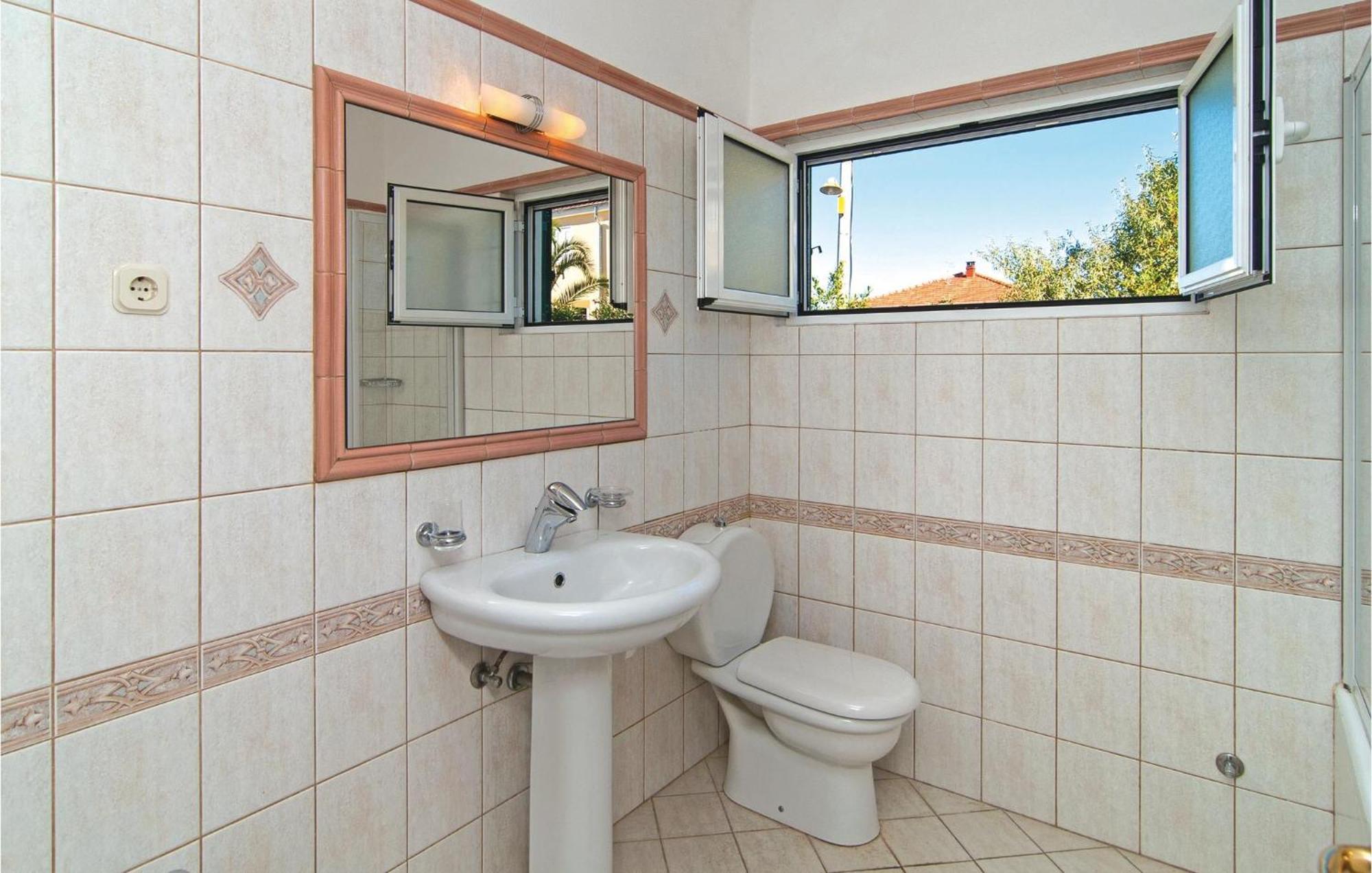 3 Bedroom Cozy Home In 수페타르 외부 사진